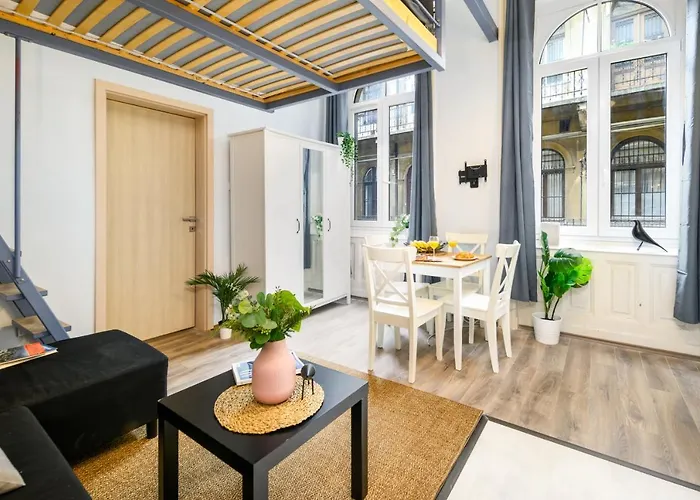 Avenue Loft Apartments J52